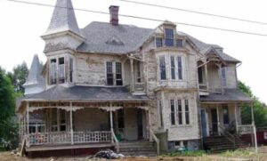 This house looked like it was about to fall into itself until one family stepped in