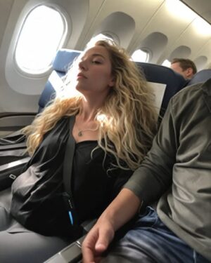 I DOZED OFF ON MY HUSBAND’S SHOULDER DURING THE FLIGHT, BUT WHEN I WOKE UP, I FOUND MYSELF RESTING ON A DIFFERENT MAN’S SHOULDER