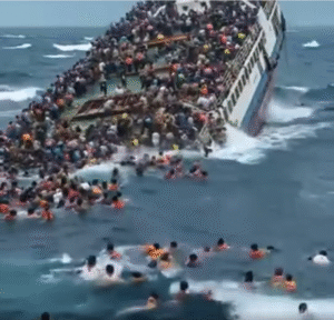 Tragedy in the middle of the ocean! The boat sank, and no one knew how