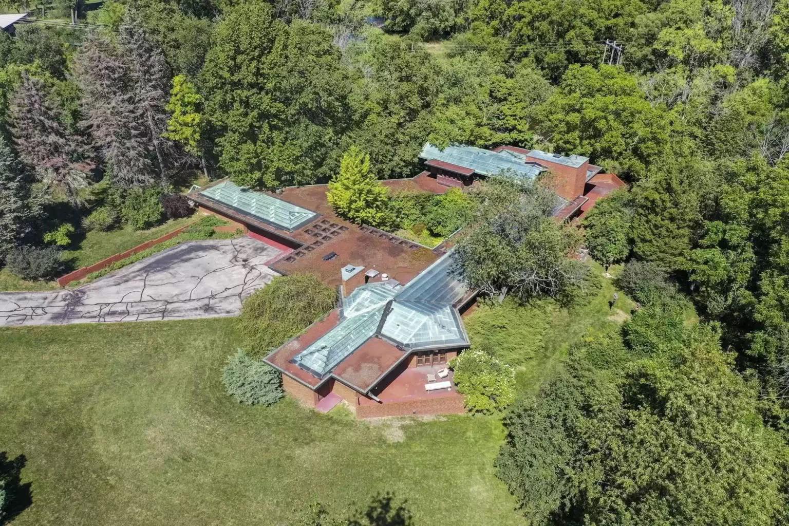 One Of Frank Lloyd Wright’s Largest Usonian Homes Comes To Market For First Time In History At $725K