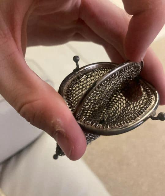 That Little Leather Thing in Grandpa’s Drawer? It’s a Change Purse—And It’s Cooler Than You Think