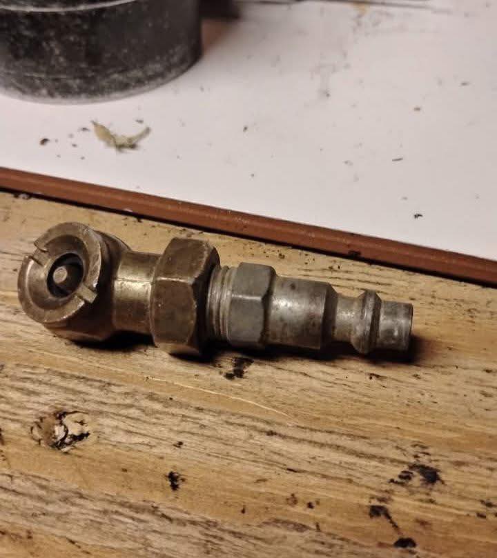 🛠️ “I Found This Weird Thing in My Grandpa’s Garage…