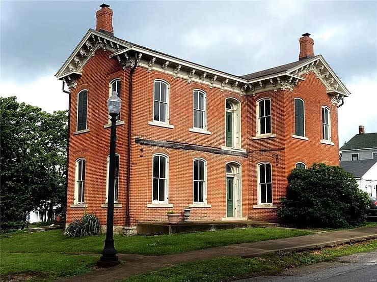 Late 1800s Italianate Victorian in Missouri Picturesque Rivertown Lists For $95,000!
