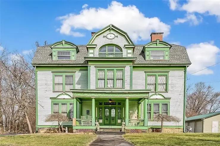Ohio Mansion: Step Inside This 18-Room Ohio Mansion Featured on HGTV’s ‘If These Walls Could Talk’ – Listed at $349,000