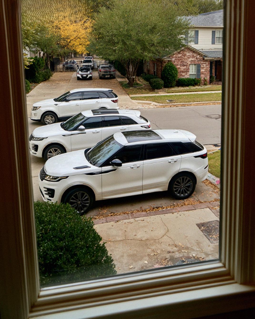 Old Woman Begged for Food Outside the Supermarket, so I Bought Her Pizza and Tea – The Next Day, Three White SUVs Pulled up to My House
