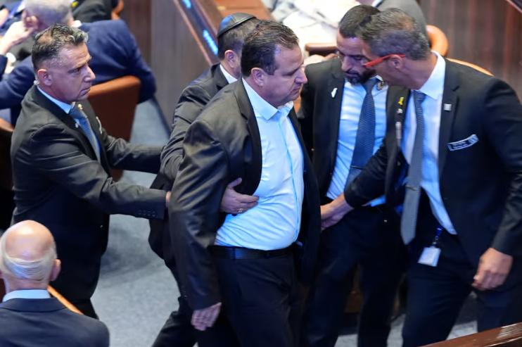 “Trump Shakes the Knesset: ‘Recognize Palestine’ Protest Erupts Mid-Speech”
