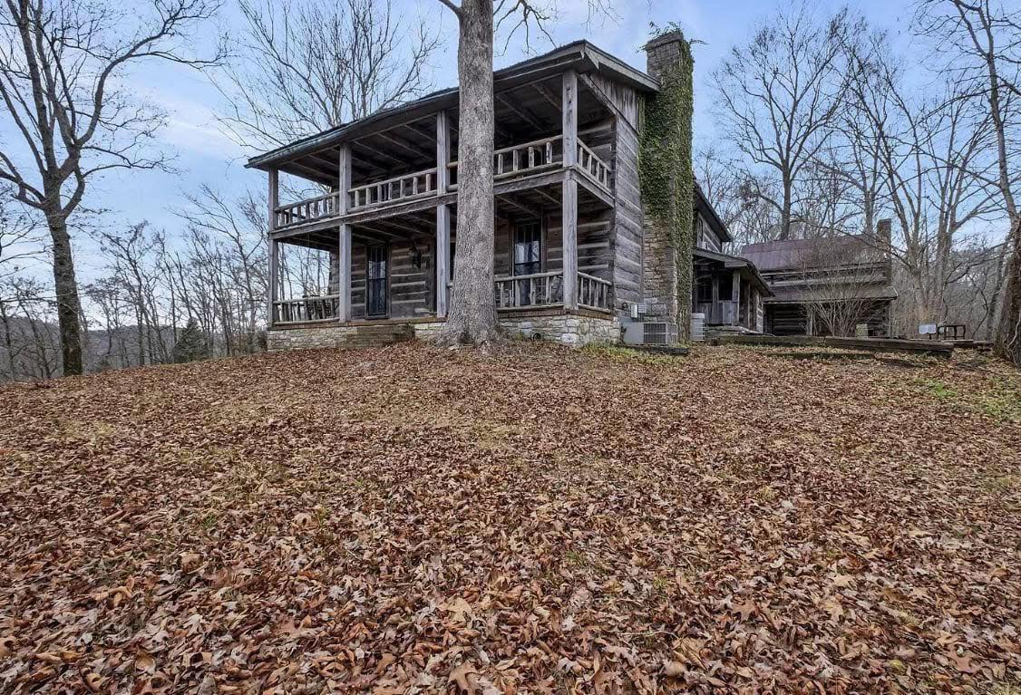 Wow! Johnny Cash’s house “Sycamore Homestead