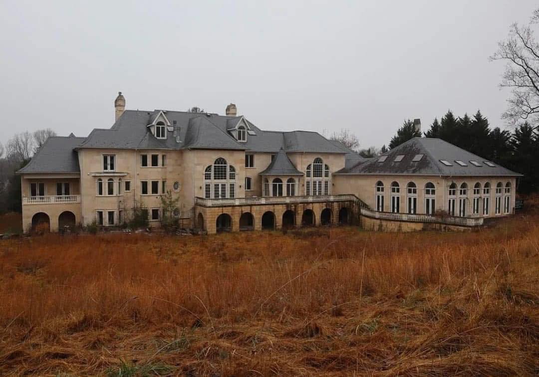 Inside a $10.5M Abandoned Mansion and Everything’s Still Brand New